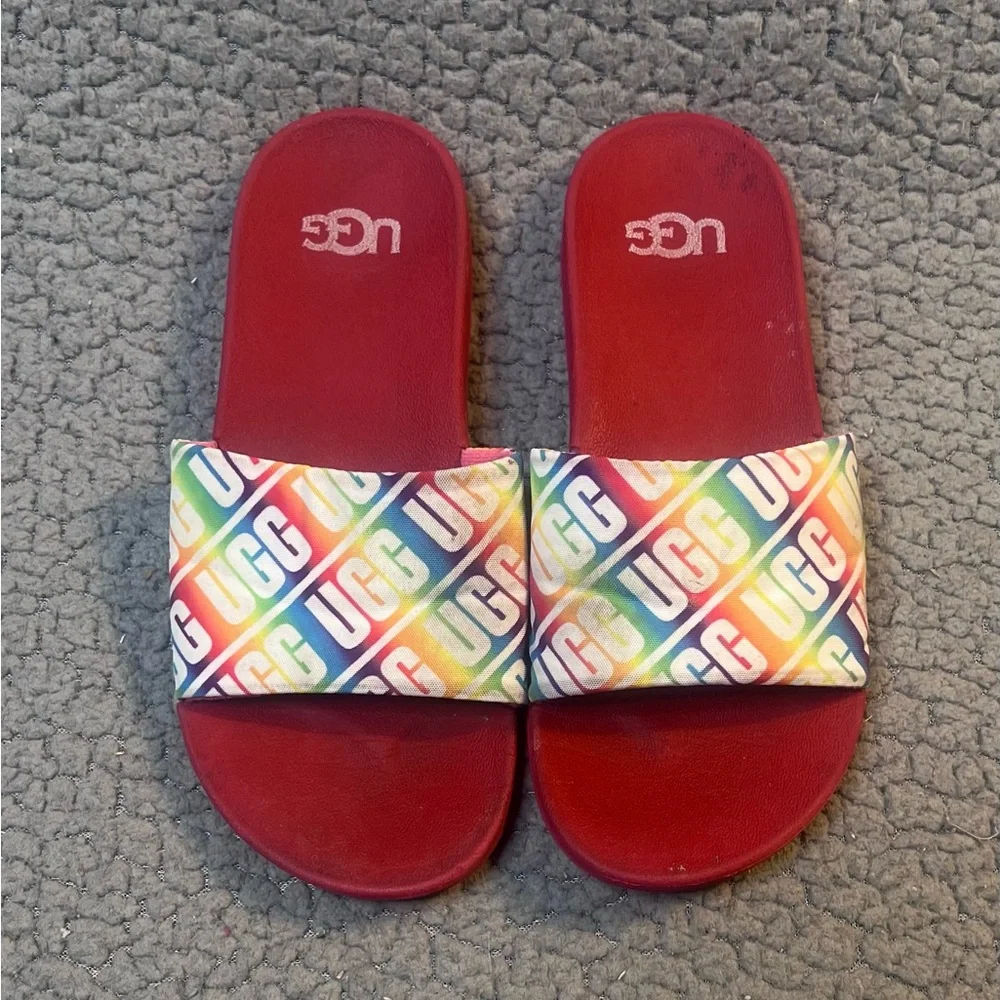 Ugg Beach Slippers Girls Size 1 Red And White‎ Logo Print